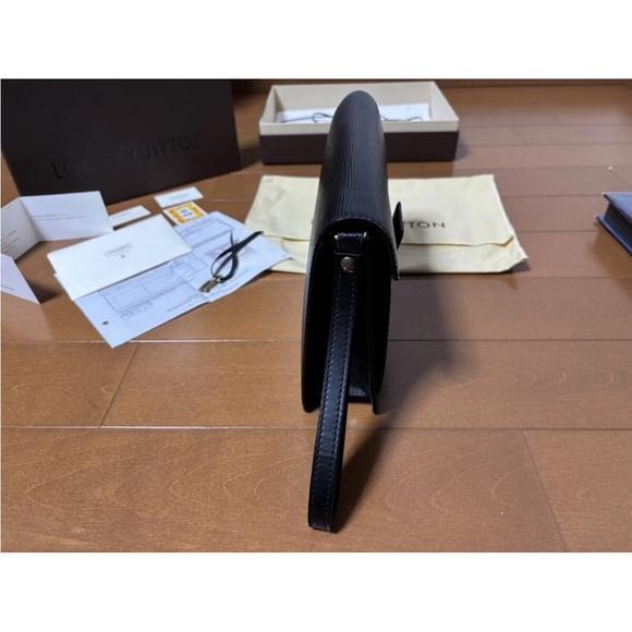 Louis Vuitton Black Leather Clutch with Gold Clasp - Picture 3 of 11